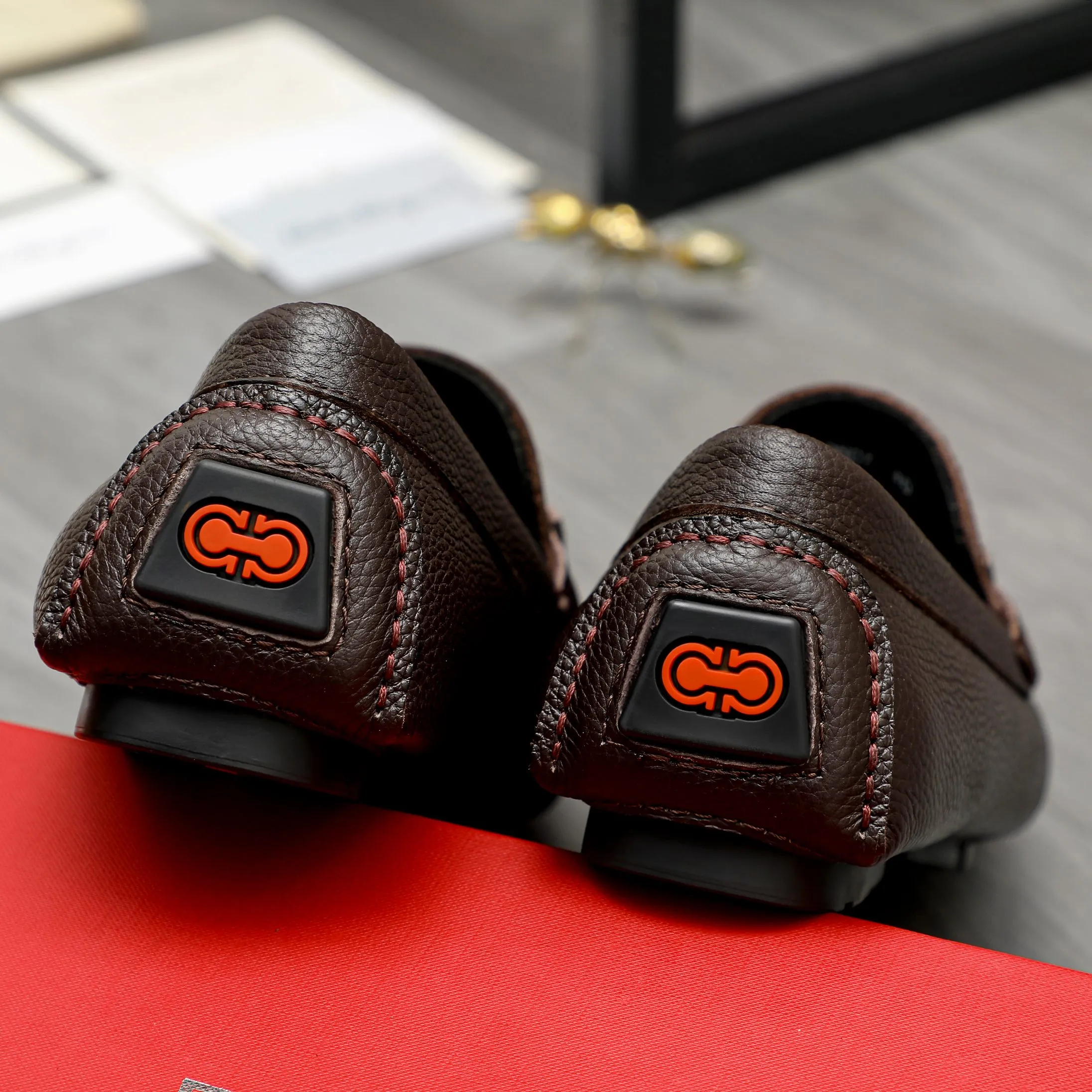 Men's shoes 💰420 Product trademark: Ferragamo "Ferragamo" business casual slip-on shoes Regular size: 38-46 (45.46 is custom-made and non-returnable) Product materials: Selected pebbled cowhide upper, sheepskin lining, original rubber outsole